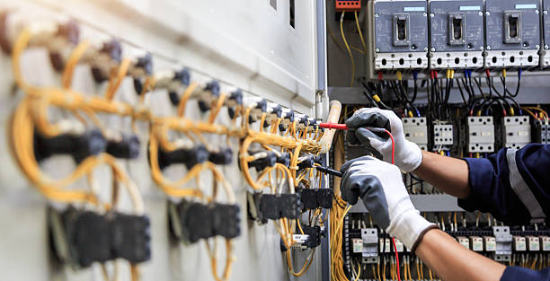 Professional Electrician technician working in Mission Hills, KS